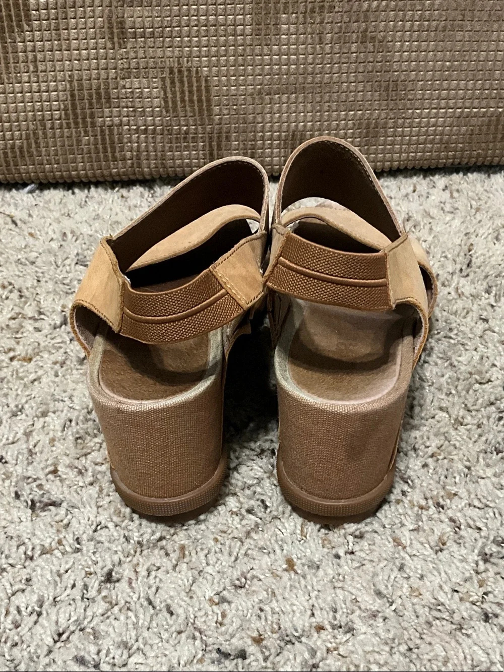 Sorel Two-Tone Tan and Cream Wedge Sandals Women’s size 10